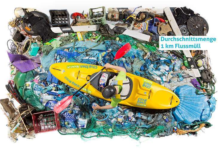 Ein Kunstwerk, entstanden aus gesammelten Abfällen aus dem Abschnitt von einem Kilometer Fluss. Clean River Project / Stephan Horch