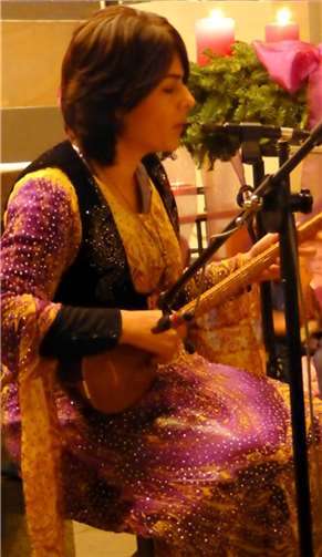 Ein Liebeslied in kurdischer Sprache präsentierte Fariba Veisi.