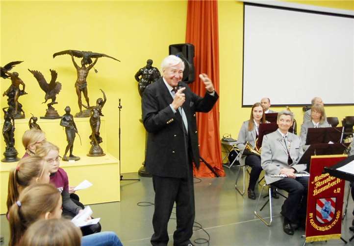 Ein Liebhaber von Kunst und Musik: Museumsinhaber Peter Kaus wünschte den Besuchern der Veranstaltung in seinem Haus ein „die Seele berührendes Erlebnis“.