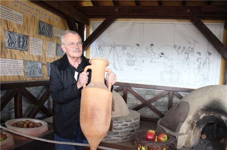 Ein Lob auf die Amphore: Froesch betonte ihren Wert für den Transport- und die Aufbewahrung.