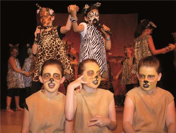 Ein Löwenangriff schweißte Raffi und Zea zusammen.