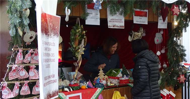 Ein Markt lockte zahlreiche Gäste ins Seniorenzentrum Münstermaifeld. Foto: privat