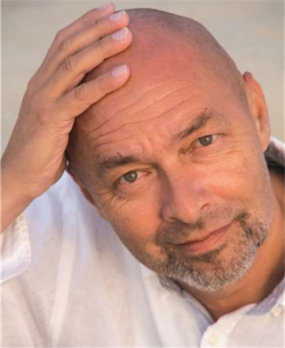 Ein Meister des intellektuellen Kabaretts: Arnim Töpel ist mit seinem Programm „Nur für kurze Zeit“ zu Gast im Kreishaus.privat