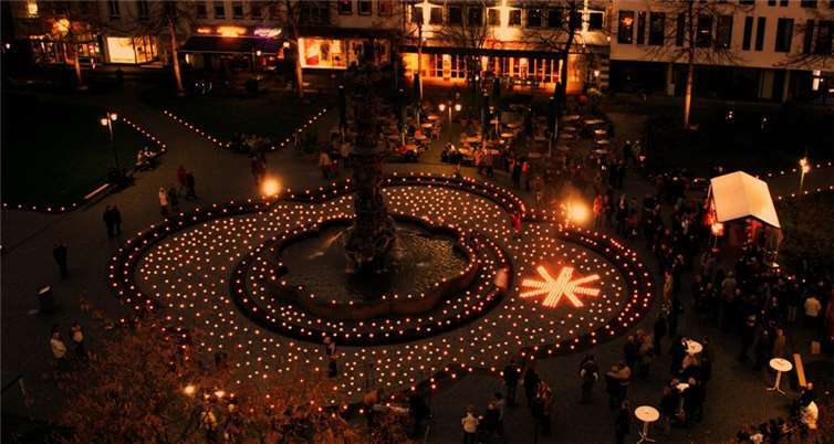 Ein Million Sterne - der Koblenzer Josef-Görres-Platz wird am 15. November wieder in einem ganz besonderen Licht strahlen. Fotos: Caritas