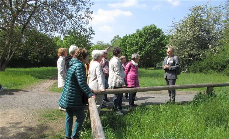 Ein Naturschutzgebiet mitten in der Stadt ist die Tannenbuscher Düne, deren Entstehung und Geschichte Rainer Selmann erläuterte. Foto: privat