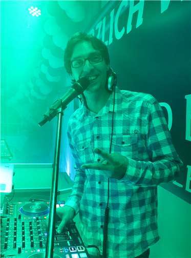 Ein Partymonster im heimischen Festzelt: DJ Fosco alias Jan Boris Schäfer legt mittlerweile auch im Ausland auf.