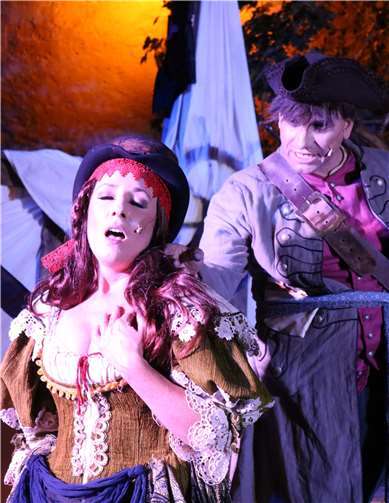 Ein Piratenabenteuer für Erwachsene mit vielen musikalischen Überraschungen. Ulrike Puderbach