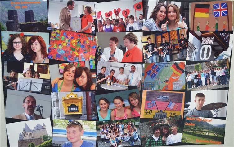 Lehrerteam und Ehemalige erinnerten sich Ein Plakat aus dem Schulleben.