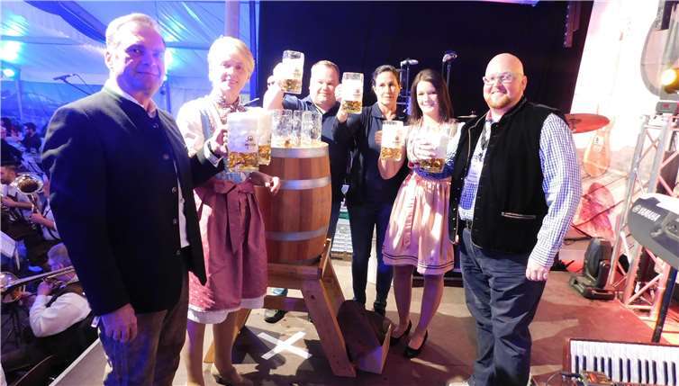Ein Prosit auf ein tolles Fest! Fotos: WR