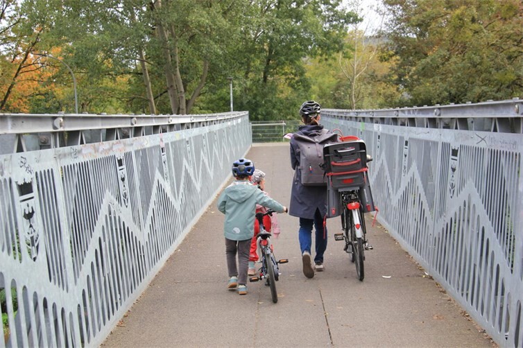 Ein Provisorium ersetzt seit der Flut den früheren Christinensteg als Brücke für den Fußgänger- und Radverkehr