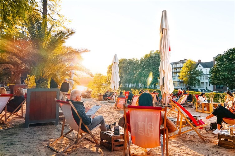 Ein Publikumsmagnet war die Pop-up-Weinlounge im Kurpark.