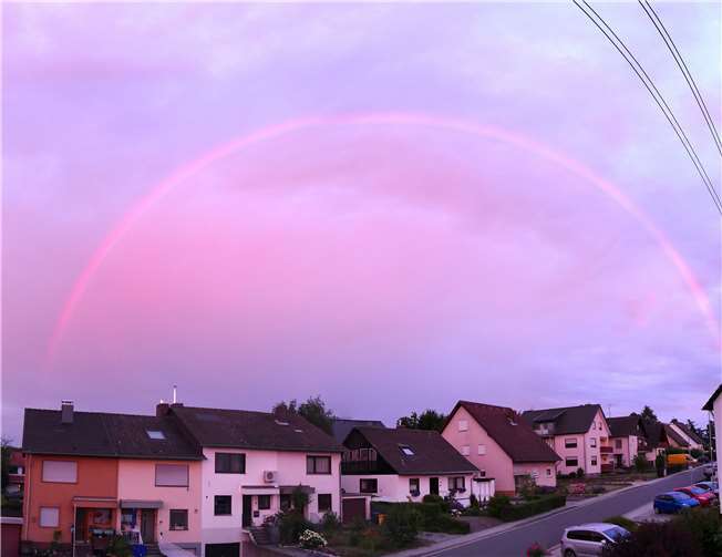 Ein Regenbogen über Koisdorf...Foto: Rolf Decker