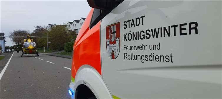 Mit Auto überschlagen: Feuerwehr befreit hoch Schwangere nach Unfall Ein Rettungshubschrauber kam zur Hilfe.