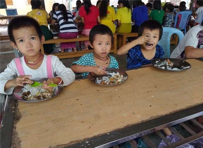 Ein Rundschreiben an die Mitglieder rief eine enorme Spendenbereitschaft hervor, sodass die Versorgung vor Ort für die nächste Zeit gesichert ist.