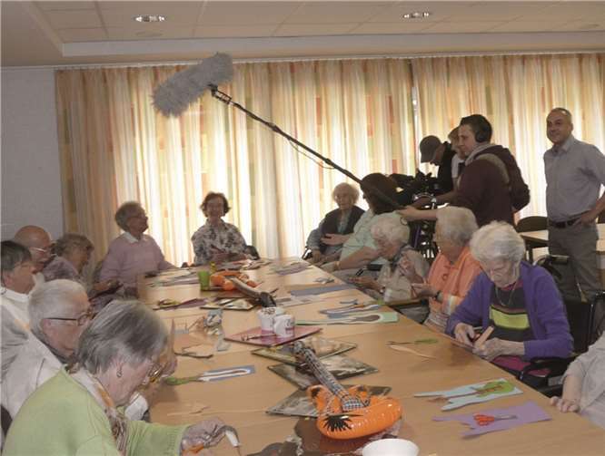 Ein SWF-Kamerateam filmte, wie sich die Bewohner auf „Rock bei den Alten“ vorbereiten.privat