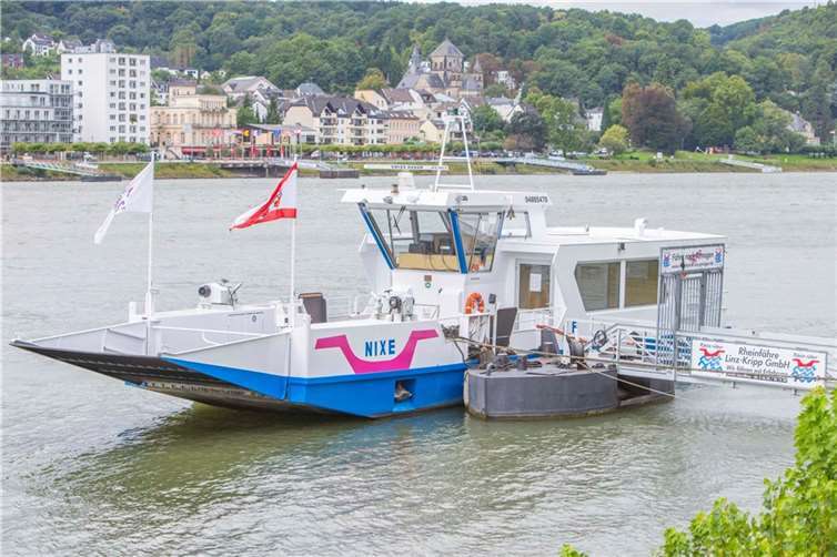 Ein Schaden an der Personenfähre „Nixe“ zwingt zur Einstellung des Fährverkehrs zwischen Remagen und Erpel.  Foto: Schmidt Fotografie/evm
