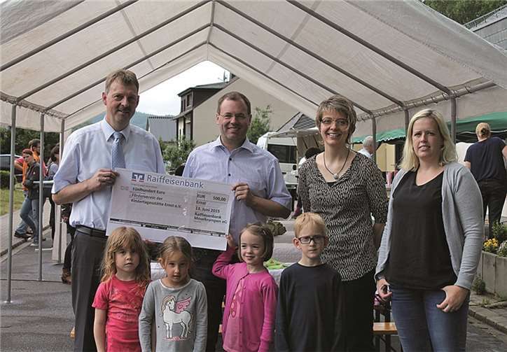 Ein Scheck in Höhe von 500 Euro wurde überreicht. privat