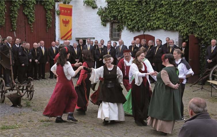 Ein Schmaus für Aug' und Ohren, der Tanzreigen der Tanzgruppe „Saltamus Gaudio“.