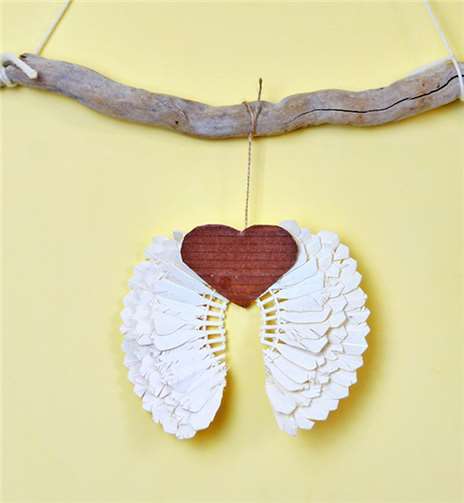 Ein Schutzengel aus Federbällen.Quelle: DJK Plaidt