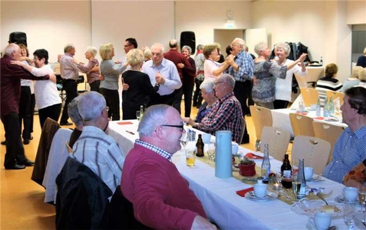 Ein Senioren-Tanzcafé veranstaltet das Haus der Familie.  Foto: privat