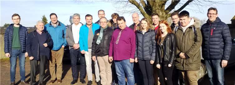 Ein Spaziergang unter Freunden - die Schachvereinigung empfing den Weltstar herzlich.