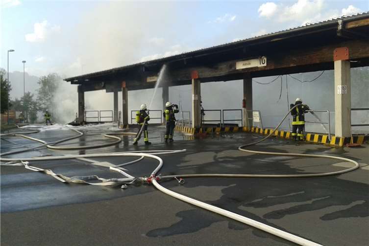 Ein Sperrmüllbrand löste auf dem Abfallwirtschaftszentrum Niederzissen einen Feuerwehreinsatz aus. Foto: Kreisverwaltung Ahrweiler