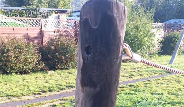Ein Spielgerät ist in den nächtlichen Stunden von bislang Unbekannten angezündet worden.  Foto: privat