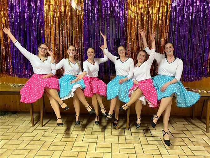 Ein Tanz in 60er-Jahre-Outfits stand auf dem Programm.