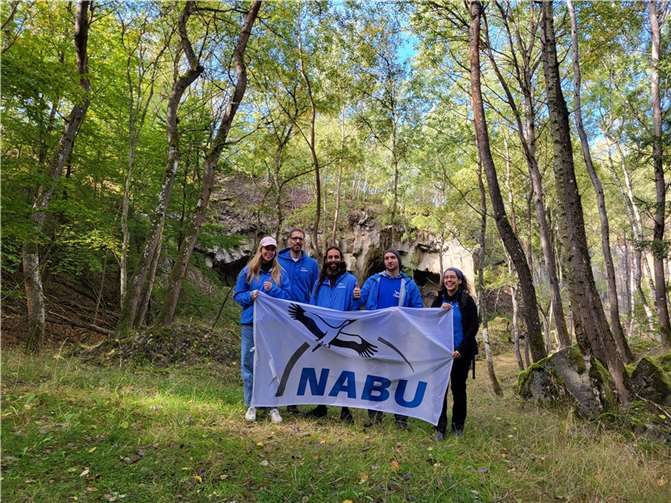Ein Team von Studierenden sucht nach weiteren Mitgliedern für den NABU Osteifel.  Foto: NABU Rheinland-Pfalz