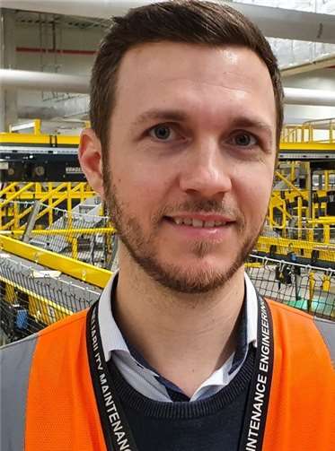 Ein Techniker bei Amazon.Quelle: Amazon Koblenz GmbH