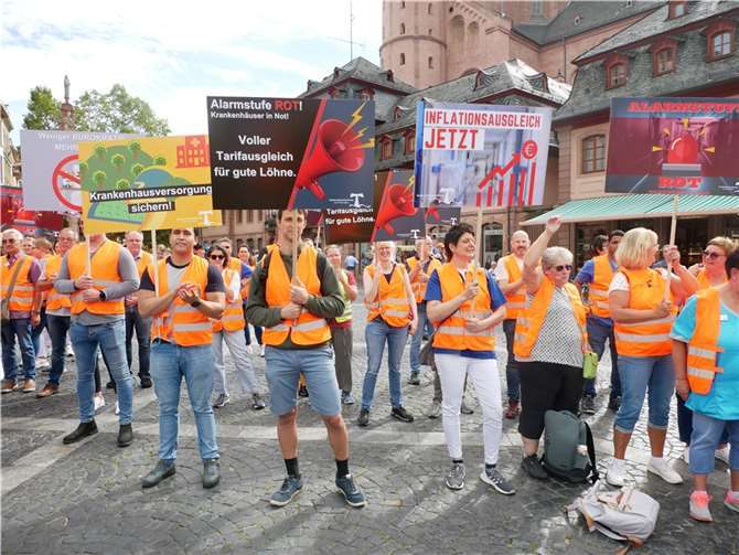 Ein Teil der Demonstrierenden des Verbundkrankenhauses. Foto: privat