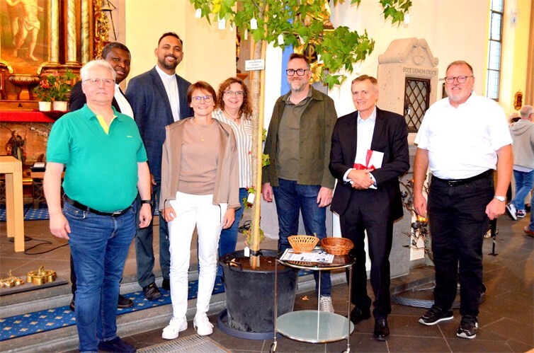 Ein Teil der Festgesellschaft in der Kirche Maria Himmelfahrt.  Foto: AKS