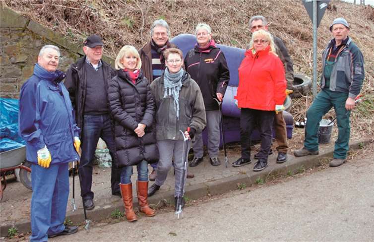 Ein Teil der Gruppe in Moselweiß, die von Bürgermeisterin Marie-Theres Hammes-Rosenstein besucht worden.