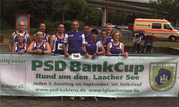Ein Teil der LG-Athleten vor dem Start beim Lauf in Koblenz.privat