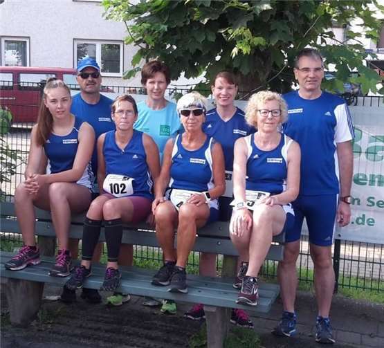 Ein Teil der LG-er vor dem Start, es fehlen Willi Lörsch und die Wanderer. privat