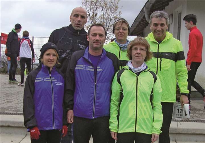 Ein Teil der LG’ler vor dem Crosslauf in Kaisersesch, es fehlt Michael Ringel.privat