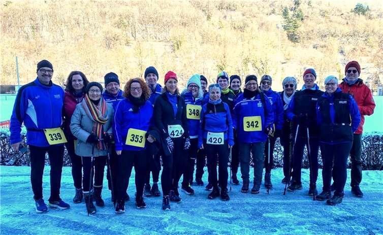 Ein Teil der LG’ler vor dem Start beim Winterzauberlauf in Mayen.  Foto: Karin Meyer