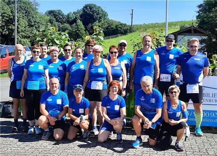 Ein Teil der LG’ler vor dem Start der jeweiligen Wettbewerbe.  Foto: Martin Burgmer