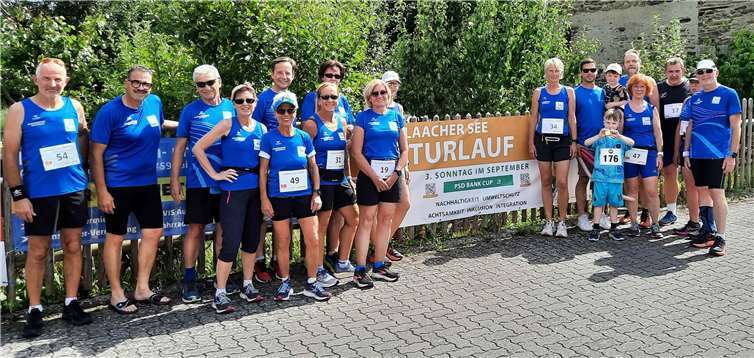 Ein Teil der LG’ler vor dem Start der jeweiligen Wettbewerbe.  Foto: Andreas Nickenig