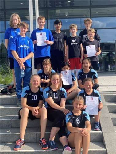 Ein Teil der Linzer Mannschaften. Es fehlt die 6. Klasse des MGL.  Foto: privat