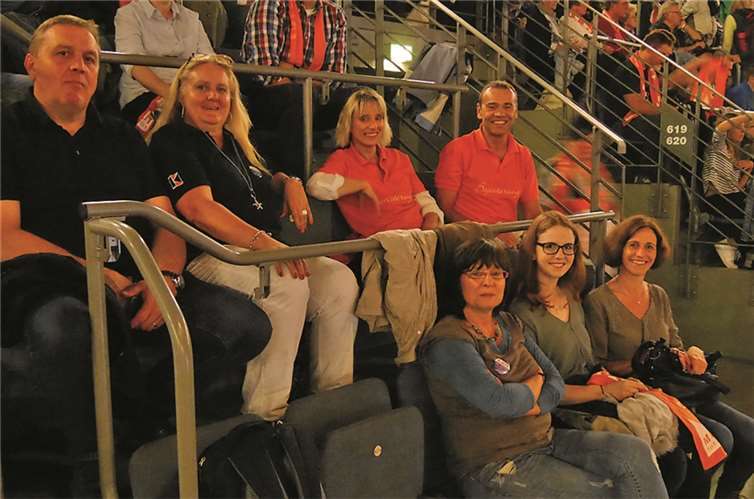 Ein Teil der Plaidter Kolpingtagbesucher in der Lanxess-Arena kurz vor dem Beginn des Musicals. privat