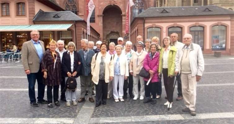 Ein Teil der Reisegruppe vor dem Mainzer Dom.Foto: privat