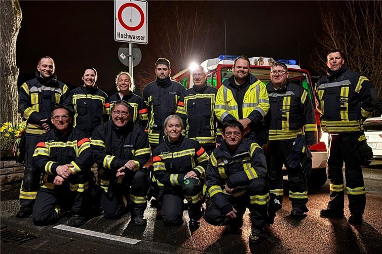 Ein Teil der Rolandswerther Einsatzmannschaft nach der ersten Außenübung