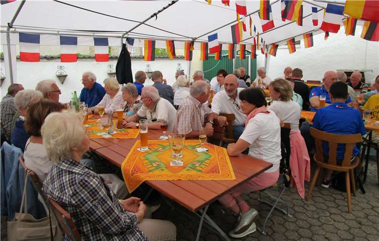 Ein Teil der Teilnehmer am Grillfest.