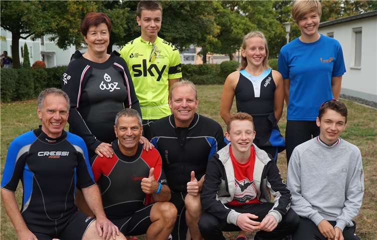 Ein Teil der Teilnehmer des TV Sinzig beim Jubiläums-Triathlon. Privat