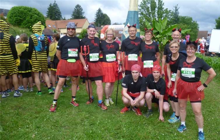 Ein Teil der „Teufelsläufer“ vor dem Start.privat