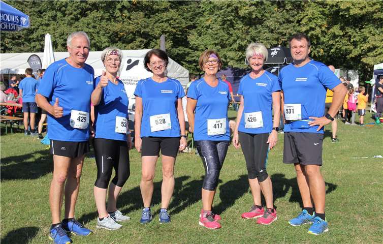 Ein Teil der Trainingsgruppe 2019 vor dem Start beim Volkslauf „Rund um den Laacher See“. Foto: privat