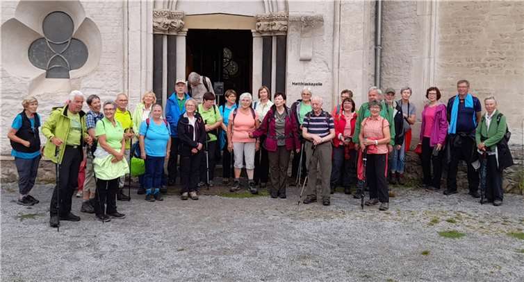 Ein Teil der Wanderer erkundete den historischen Ortskern von Kobern-Gondorf. Fotos: Ortsgruppe Untermosel/Petra Heinz