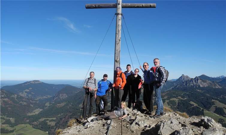 Ein Teil der Wandergruppe während der Gratwanderung.privat