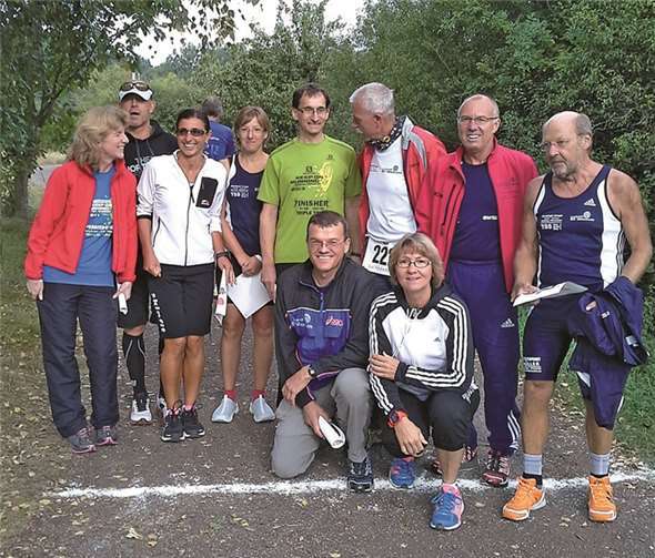 Ein Teil der Westumer Läufer kurz vor dem Start zum 3. Panoramalauf in Altenahr. privat